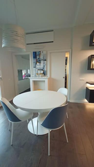 Elegant Metro A - By Openroma Apartment Rom